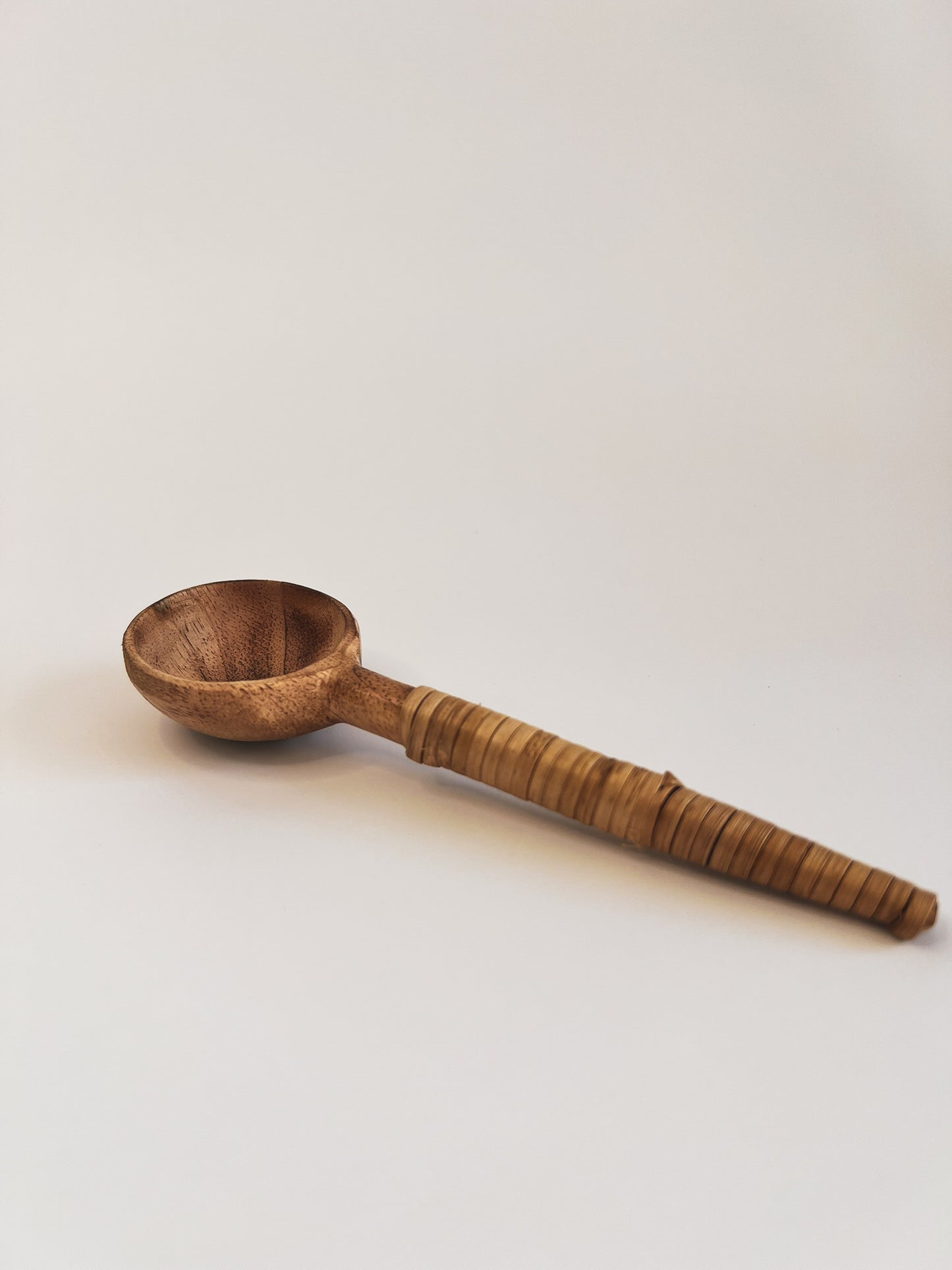 wooden-spoons-decorative-rattan-handle