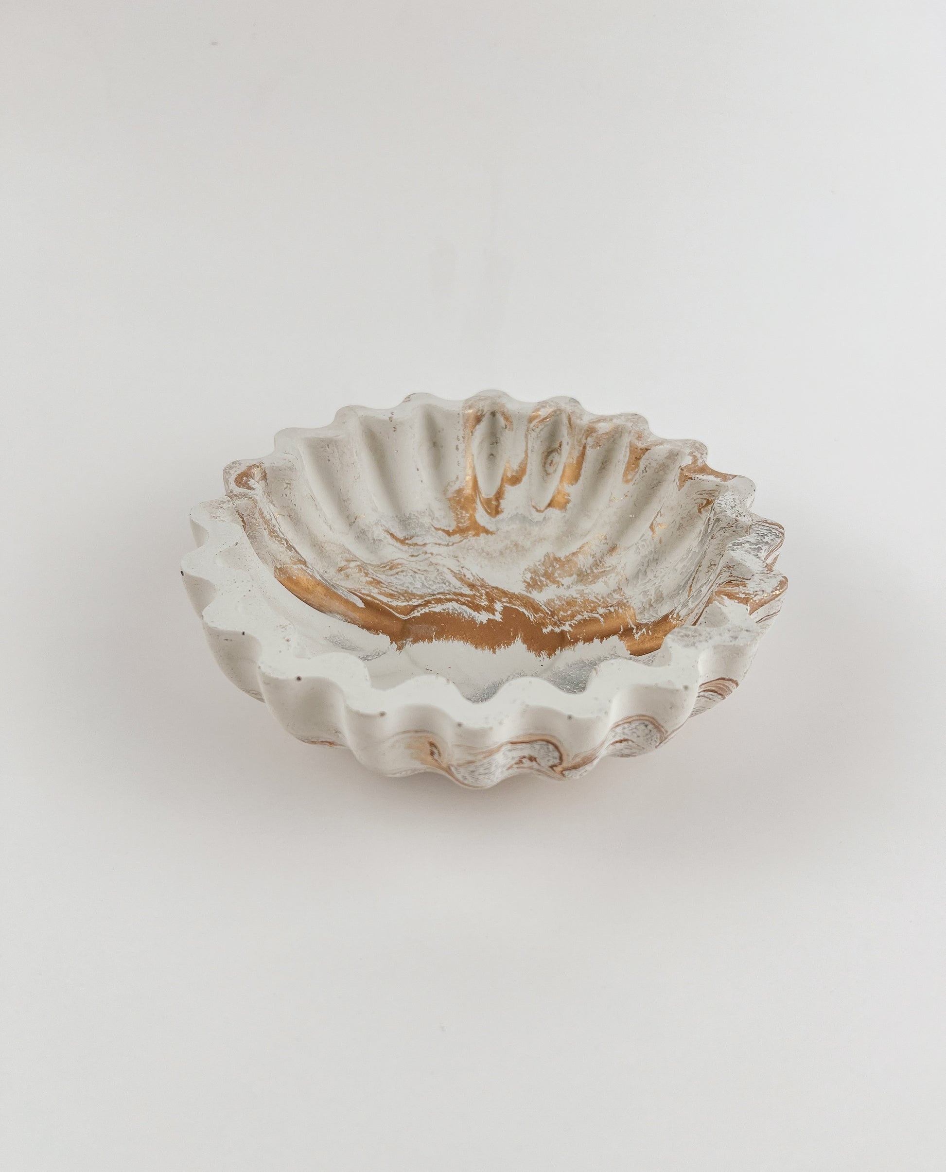 home-decor-decorative-bowl-scalloped-bowl