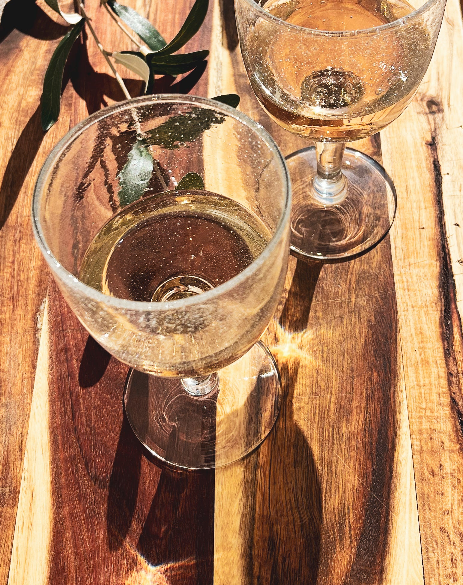 drinking-wine-glass-goblet-dining-tableware