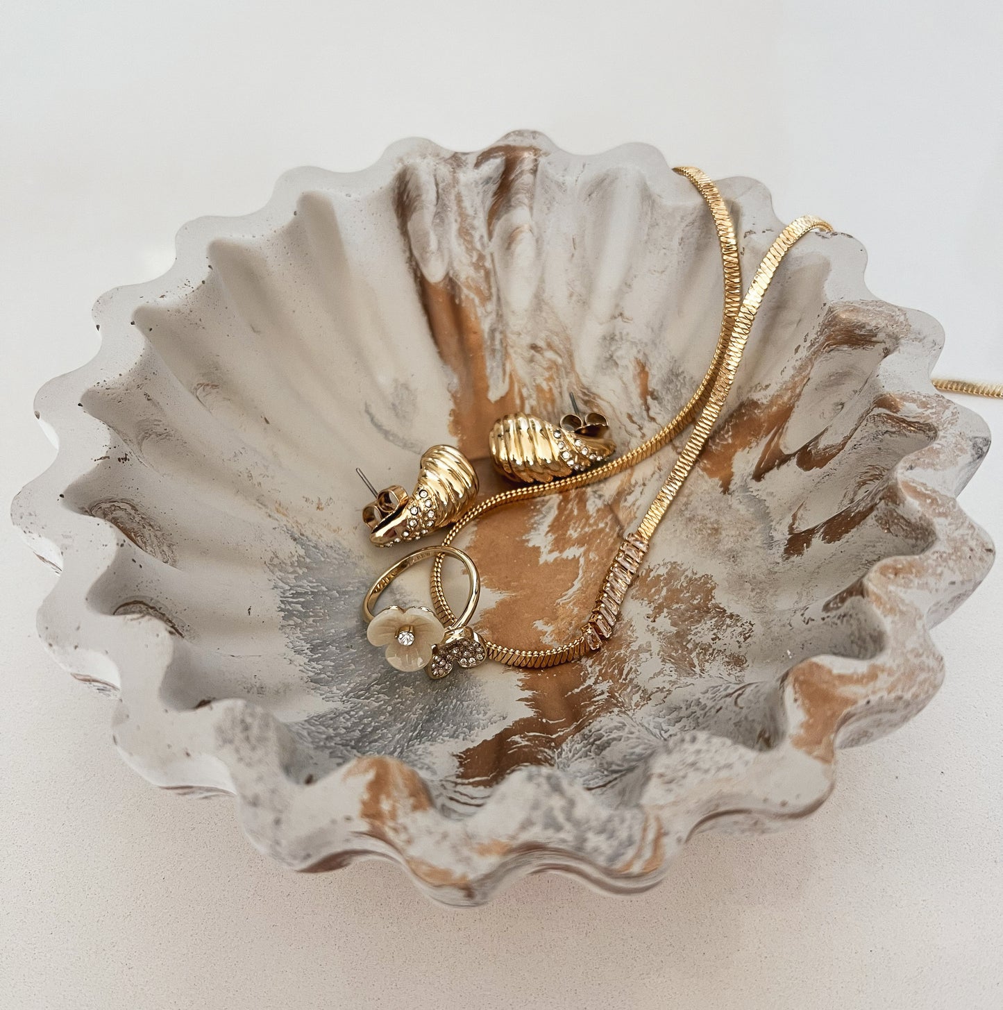 home-decor-decorative-bowl-scalloped-bowl