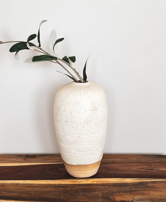 organic-home-decor-minimalist-vase