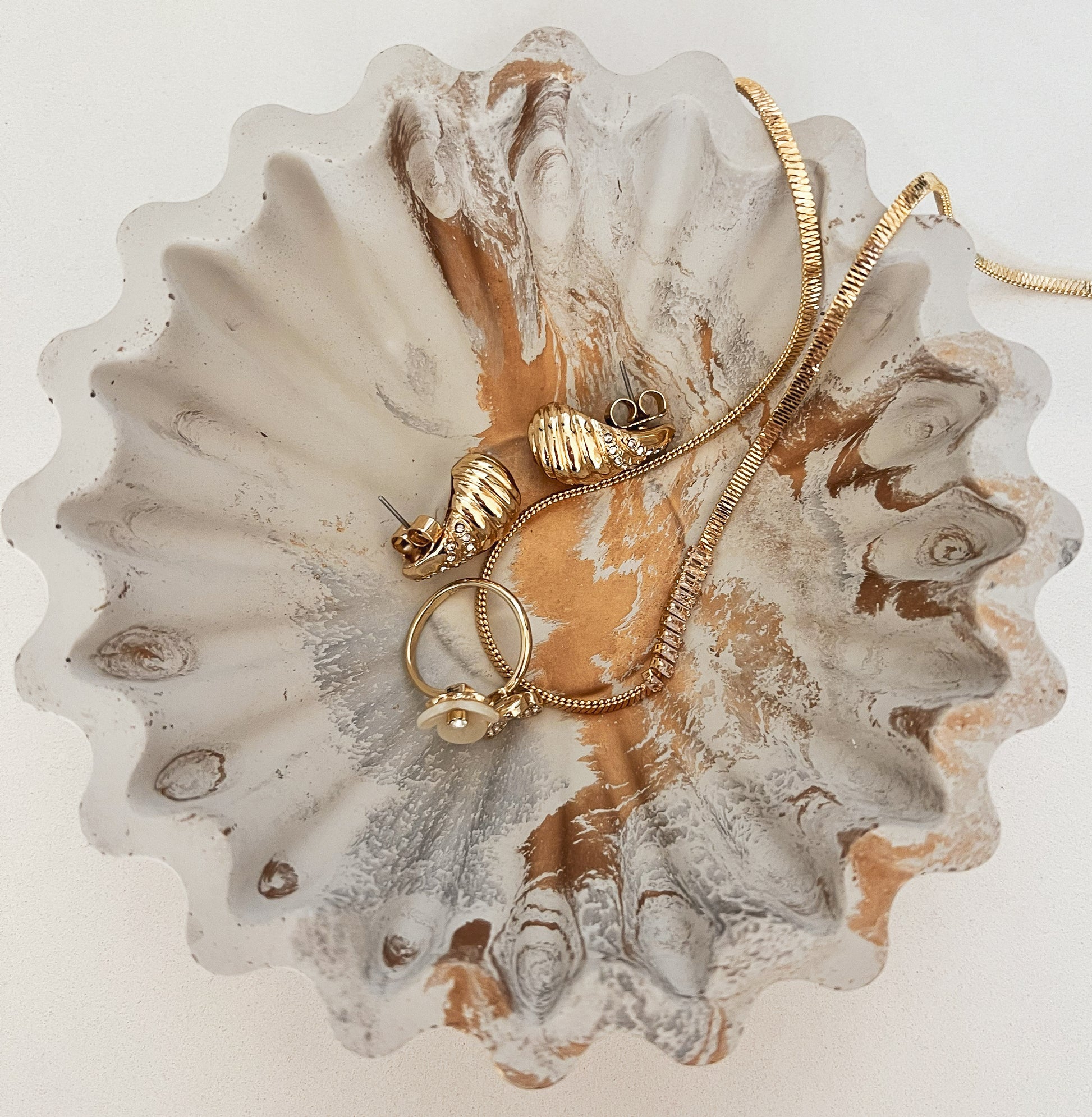 home-decor-decorative-bowl-scalloped-bowl