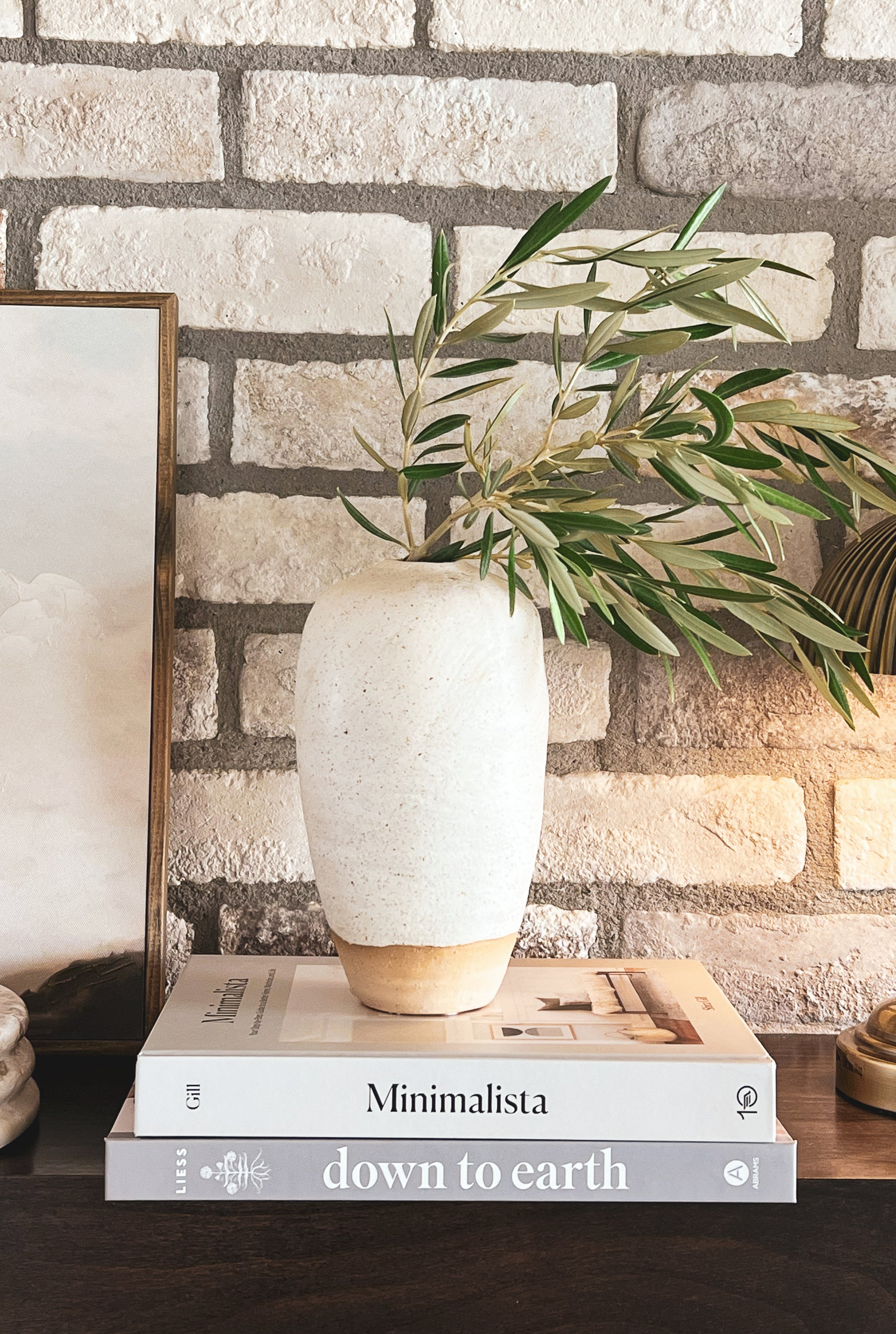 organic-home-decor-minimalist-vase
