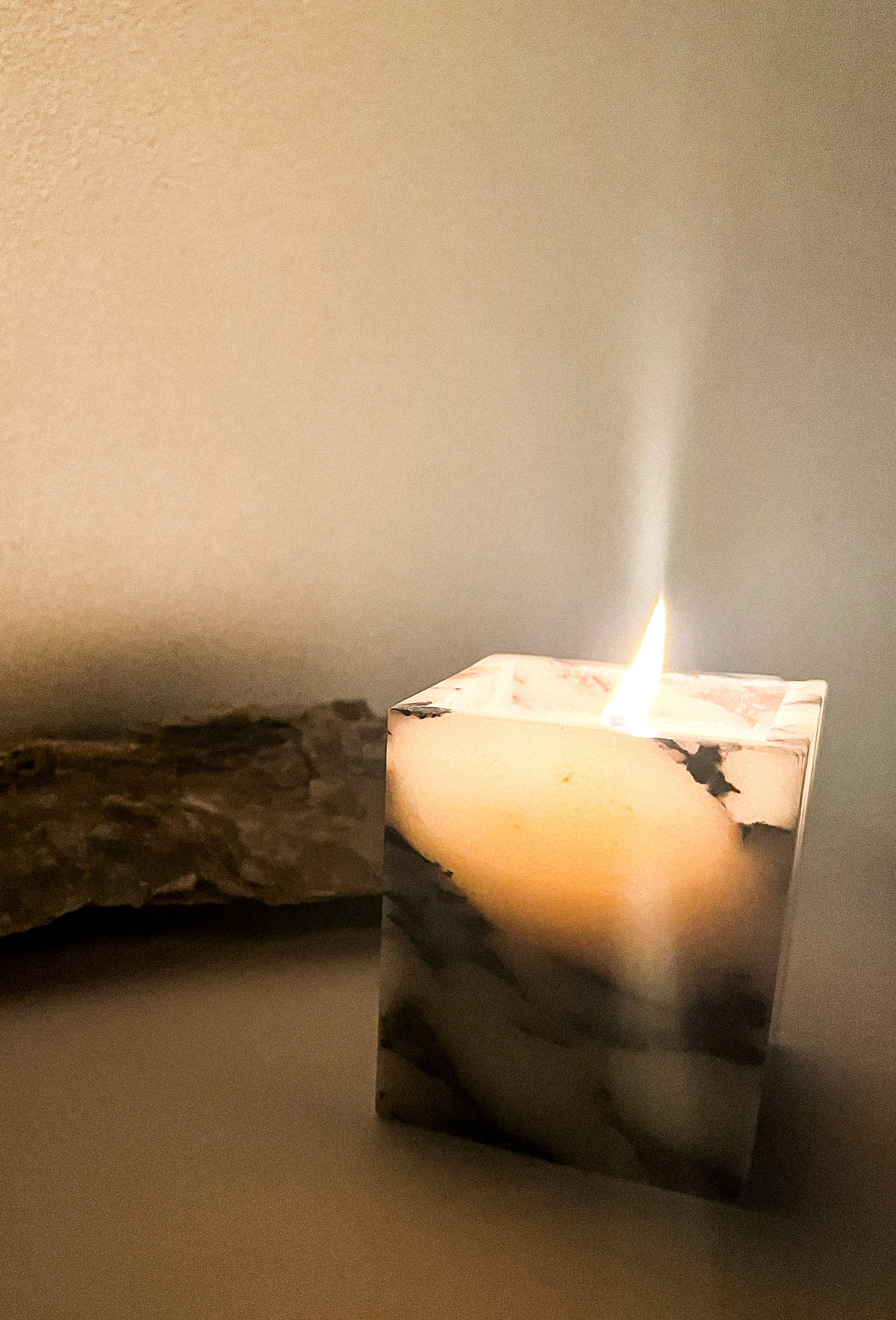 scented-candle-marble-home-decor