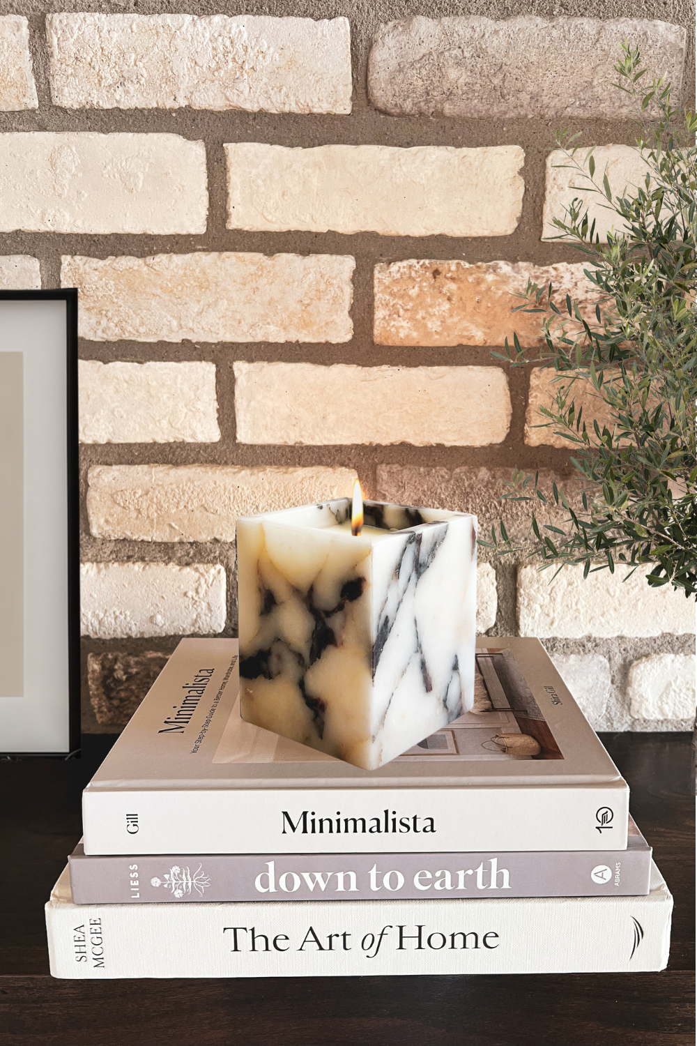 scented-candle-marble-home-decor